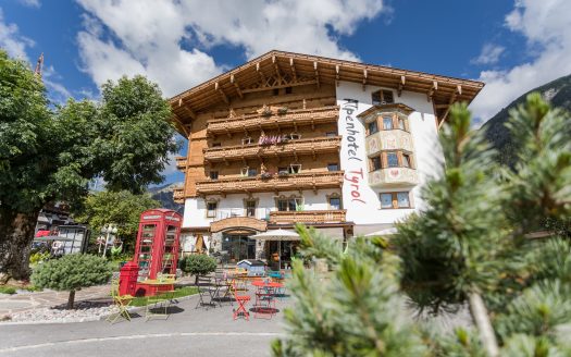 Alpenhotel Tyrol, Aussenansicht Sommer